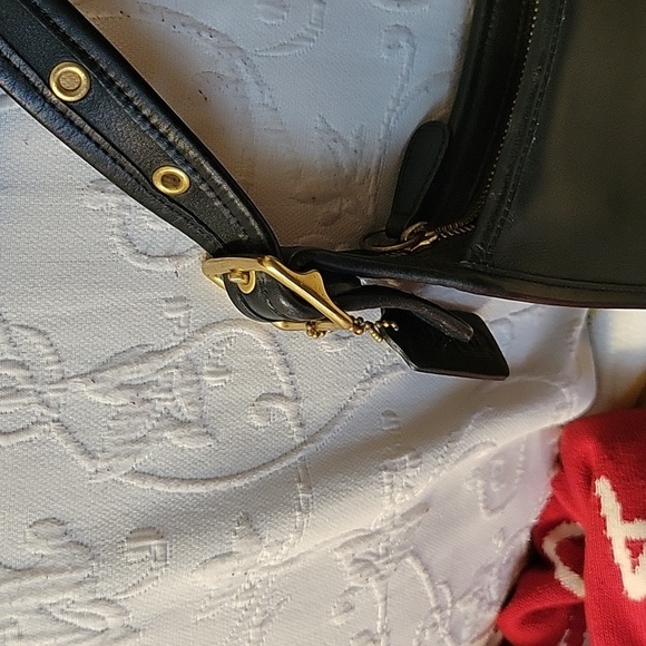 Vintage Coach legacy black leather zip shoulder crossbody. - Picture 4 of 7